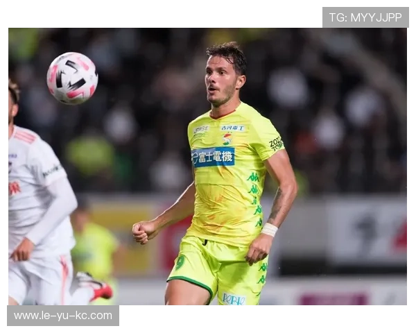 悉尼FC新援亮相，球队备战新赛季全面升级