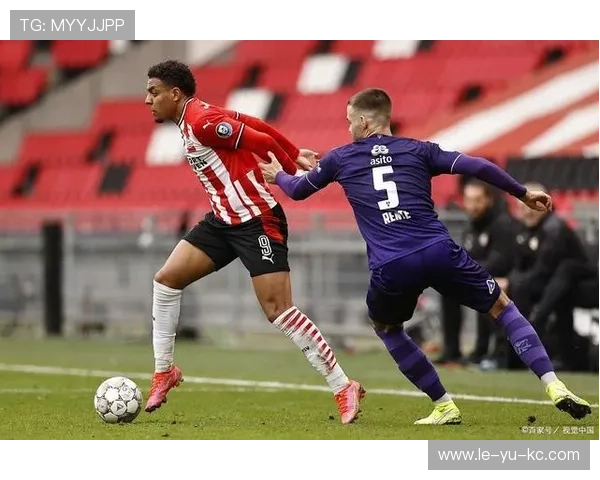 沙尔克中路渗透战术奏效，球队客场逆转取胜