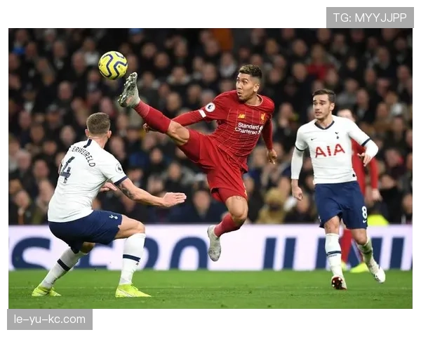 伊利曼·恩迪亚耶闪耀英超，新星崛起引多方关注