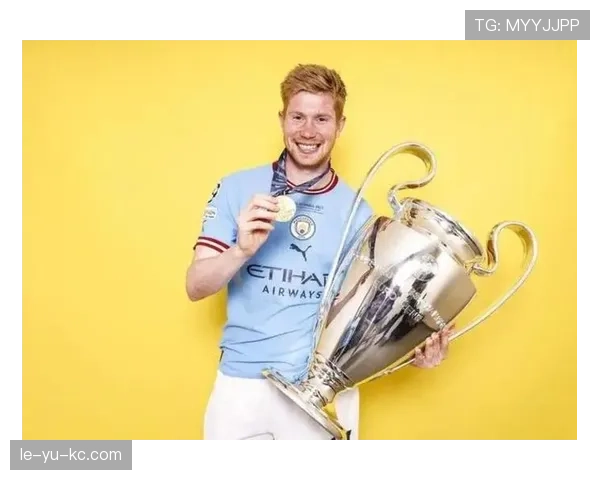 德布劳内荣膺金球奖，续写曼城辉煌新篇章