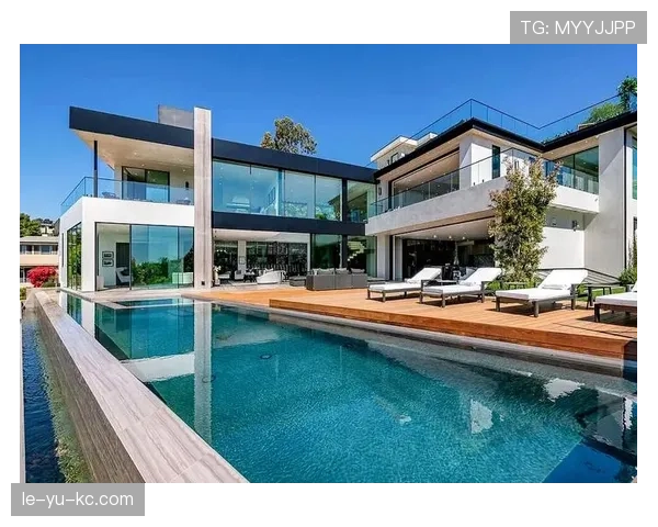 大阪刚买下比弗利山那栋豪宅，月供比我年薪还高