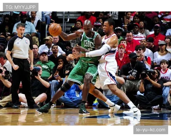 张伯伦背身单打主导内线50分赛季胜拉塞尔防守